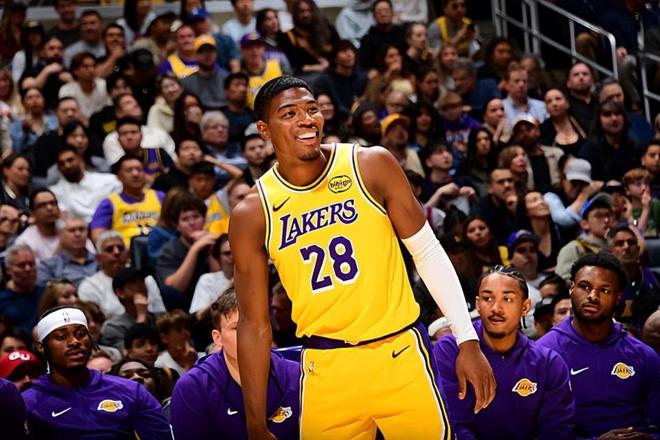 东契奇绝杀助湖人登顶西部前三 八村塁替补表现