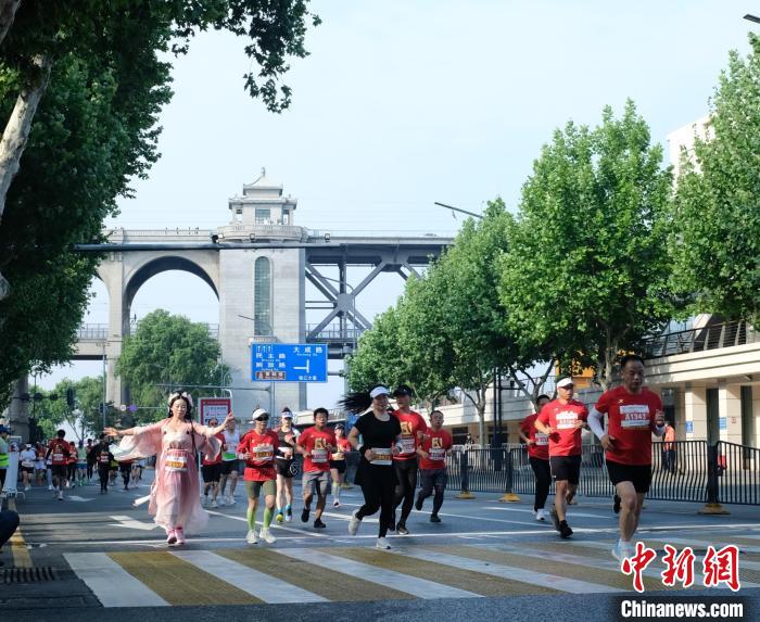 武昌古城半程马拉松开跑 近5000跑者沉浸式体验千