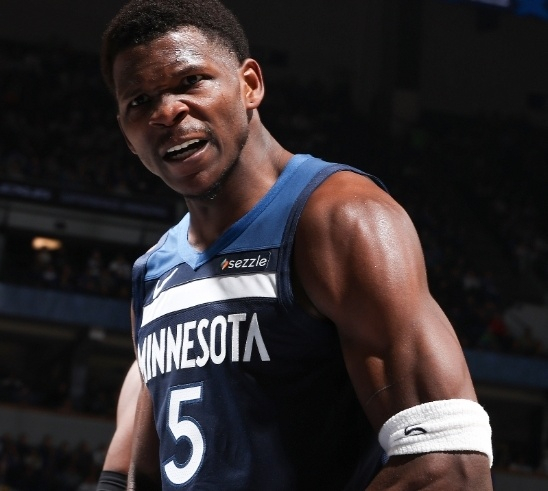 爱德华兹砍下42分率队力克勇士 森林狼主场大胜