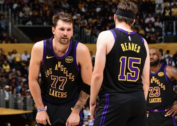 勒布朗41岁首当主攻手 湖人双星缺阵迎战火箭伤